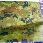 Chine fabricant en gros camouflage en relief tissu géotextile de vêtements de pluie pour le tissu en plein air